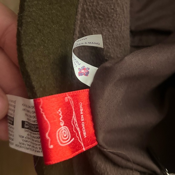 Handmade Peruvian Colorful Polka Dot Handbag made with sheep’s wool felt - Picture 7 of 8